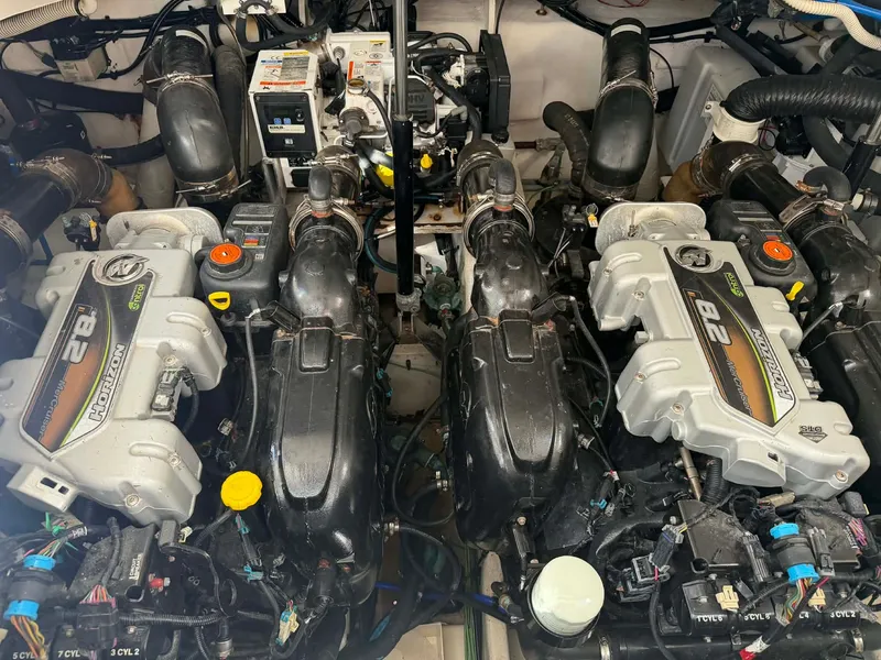 Slide: The Image of Sea Ray Sundancer 350 2016 - 61