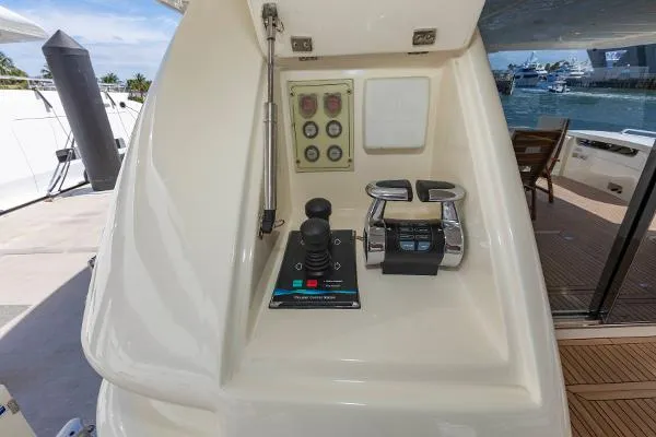 Slide: The Image of Ferretti 830HT 2010 - 7
