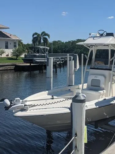 Slide: The Image of Shearwater 25 LTZ 2018 - 2
