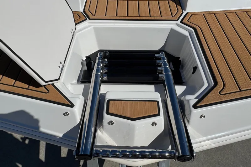 Slide: The Image of Starcraft SVX 171 OB 2026 boat ladder and deck details. - 12