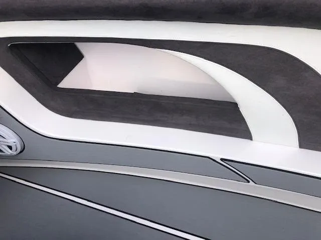 Slide: The Image of Victory Boats 34 VTX Cat 2020 - 11