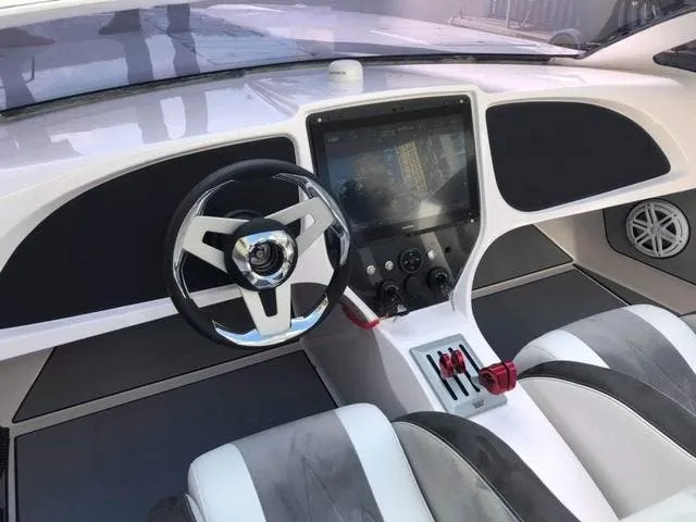 Slide: The Image of Victory Boats 34 VTX Cat 2020 - 6