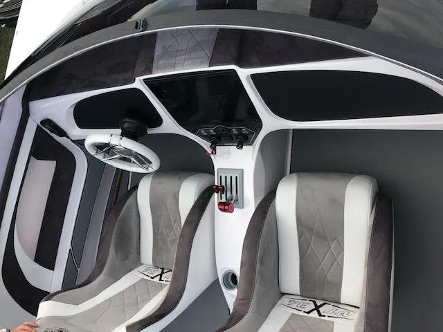 Slide: The Image of Victory Boats 34 VTX Cat 2020 - 9