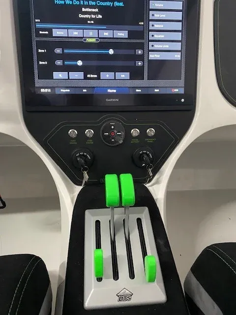 Slide: The Image of Victory Powerboats 34 CAT 2021 - 6