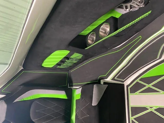 Slide: The Image of Victory Powerboats 34 CAT 2021 - 8
