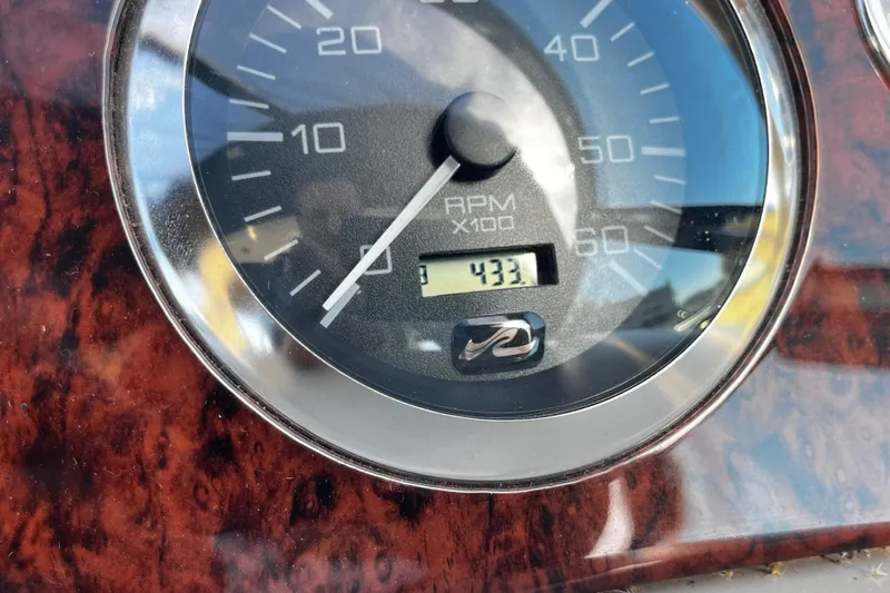 Slide: The Image of Tachometer of 1999 Sea Ray 380 Sundancer showing 433 RPM. - 16