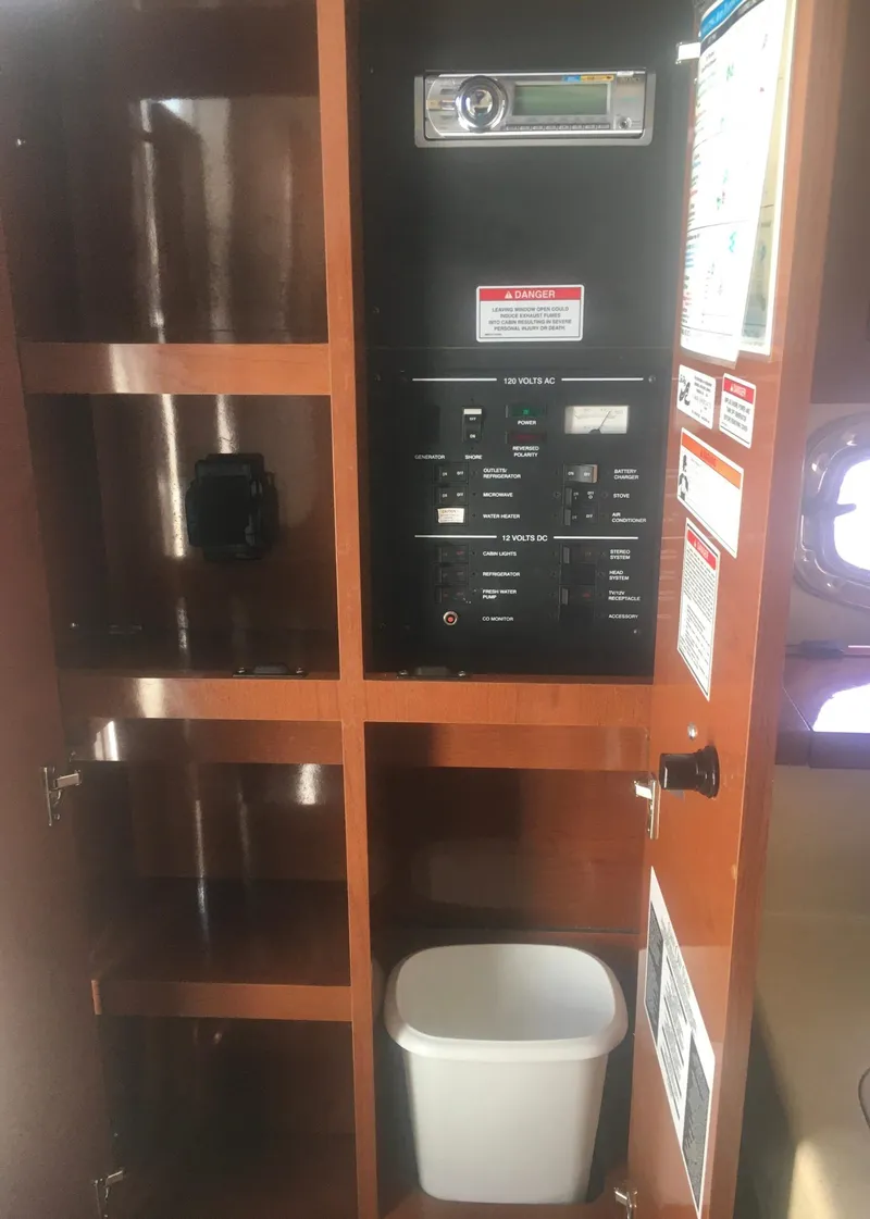 Slide: The Image of 2010 Sea Ray 260 Sundancer 17 - 17