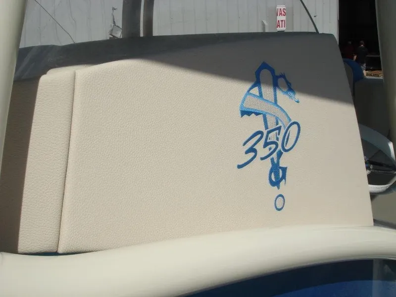 Slide: The Image of Statement 35 SUV 2014 - 2