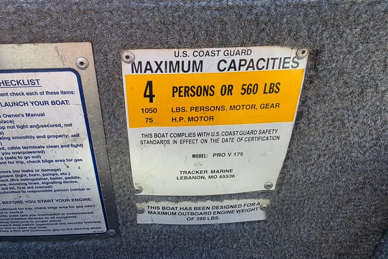 Slide: The Image of 2006 Tracker Pro Team 175 capacity plate, U.S. Coast Guard safety standards, 4 persons or 560 lbs. - 19