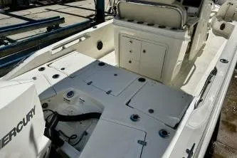 Slide: The Image of Boston Whaler 25 - Exterior Aft - 15