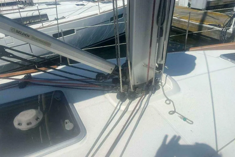 Slide: The Image of Deck view of a 2007 Jeanneau Sun Odyssey 39i sailboat with rigging details. - 18