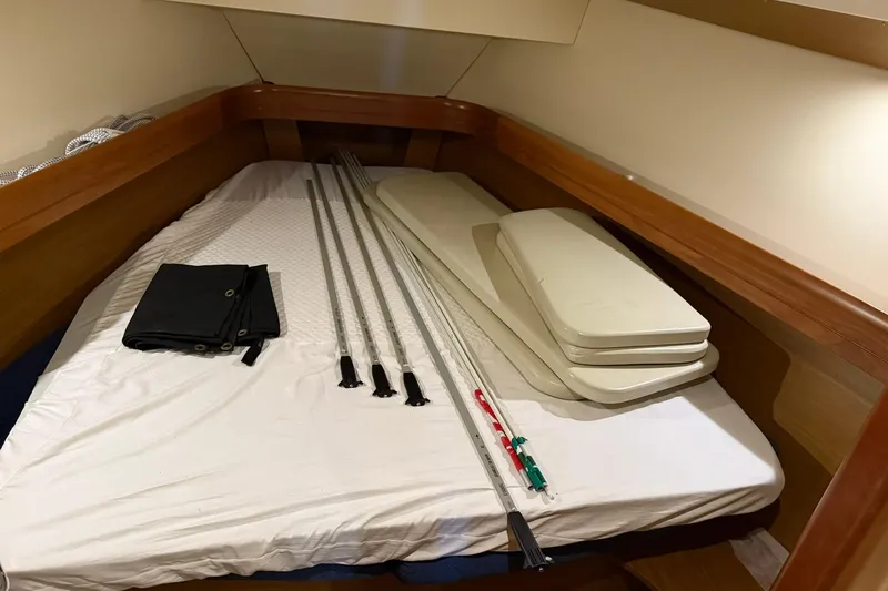 Slide: The Image of Interior of 2007 Jeanneau Sun Odyssey 39i sailboat with bed and equipment. - 53