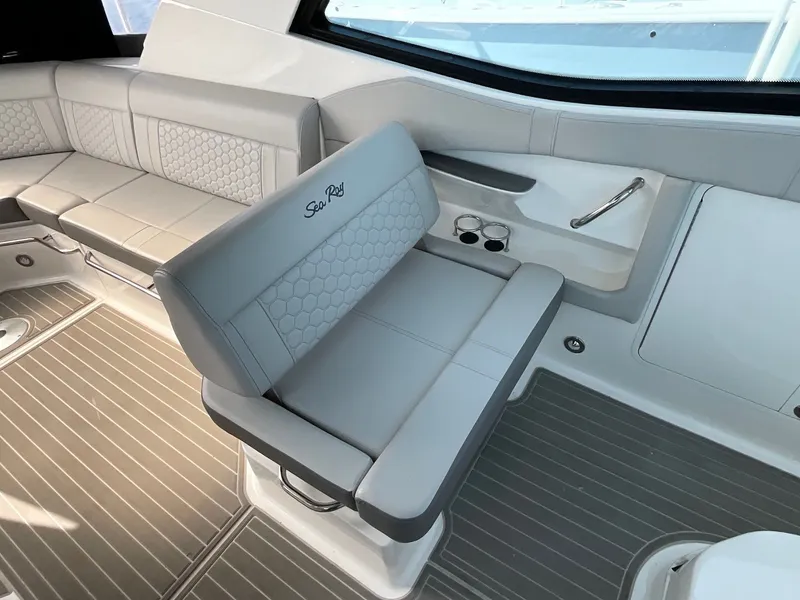 Slide: The Image of Sea Ray Sundancer 320 Outboard 2024 - 12