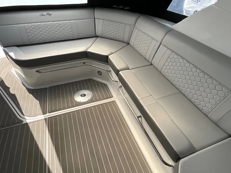 Slide: The Image of Sea Ray Sundancer 320 Outboard 2024 - 13