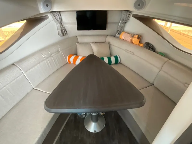 Slide: The Image of Sea Ray Sundancer 320 Outboard 2024 - 16