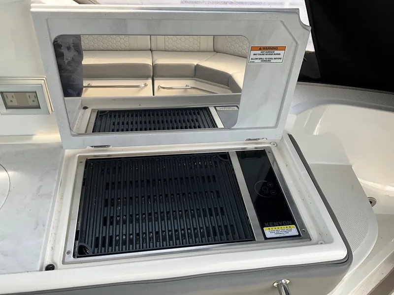 Slide: The Image of Sea Ray Sundancer 320 Outboard 2024 - 8