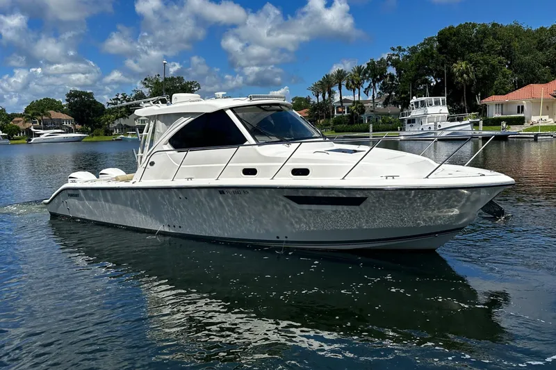 Slide: The Image of Pursuit 34 OS - Exterior - 3