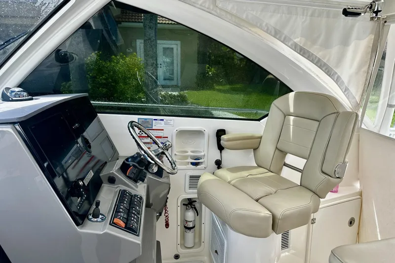 Slide: The Image of Pursuit 34 OS - Helm - 8