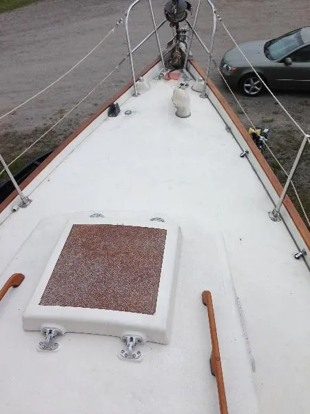 Slide: The Image of Alberg Alberg 37 Yawl 1979 - 6