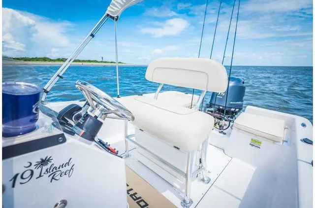 Slide: The Image of Sportsman 19 ISLAND REEF 2018 - 5