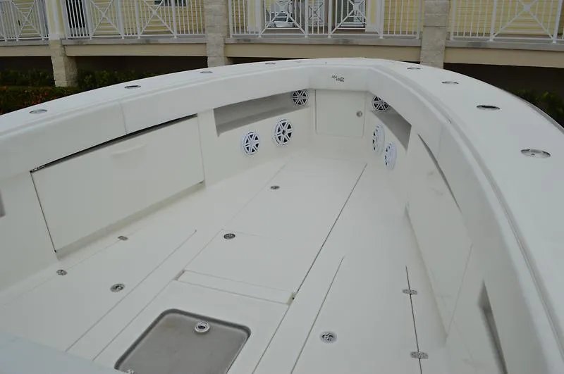 Slide: The Image of SeaVee 390z Center Console 2016 - 11