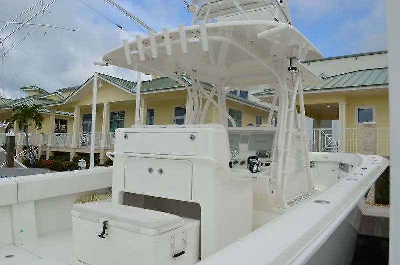 Slide: The Image of SeaVee 390z Center Console 2016 - 4