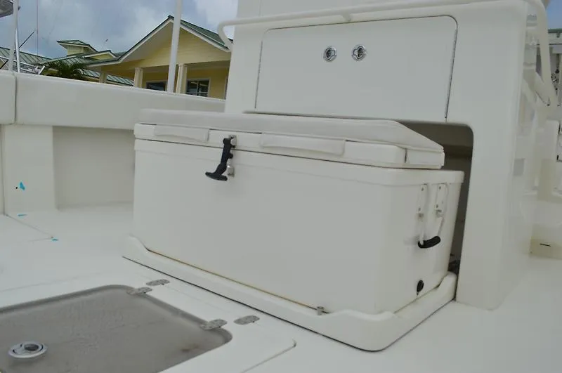 Slide: The Image of SeaVee 390z Center Console 2016 - 8