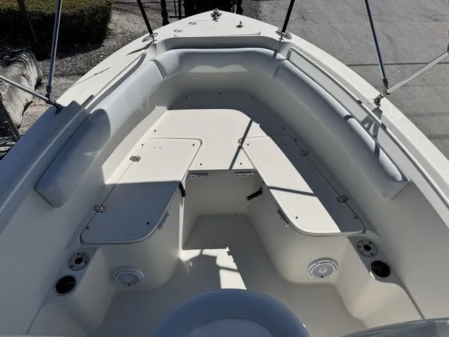 Slide: The Image of Sailfish 220 CC 2016 - 10