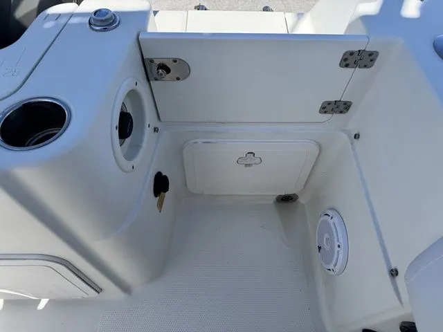 Slide: The Image of Sailfish 220 CC 2016 - 18