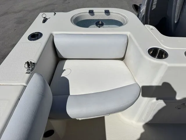 Slide: The Image of Sailfish 220 CC 2016 - 20