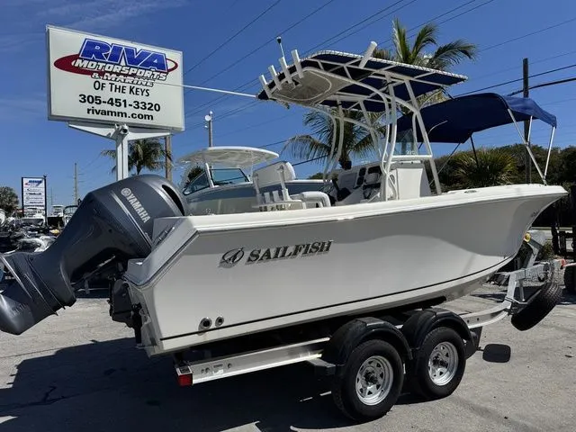 Slide: The Image of Sailfish 220 CC 2016 - 3