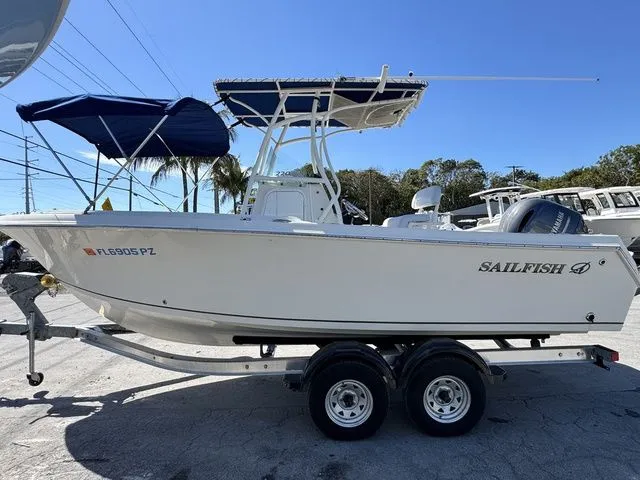 Slide: The Image of Sailfish 220 CC 2016 - 6