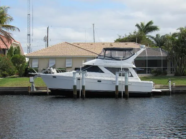 Slide: The Image of Bayliner 3988 MOTOR YACHT 1996 - 1
