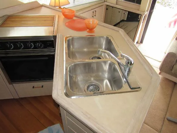 Slide: The Image of Bayliner 3988 MOTOR YACHT 1996 - 6