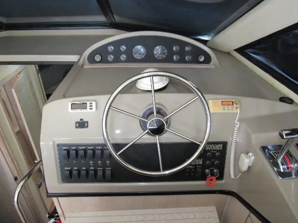 Slide: The Image of Bayliner 3988 MOTOR YACHT 1996 - 7