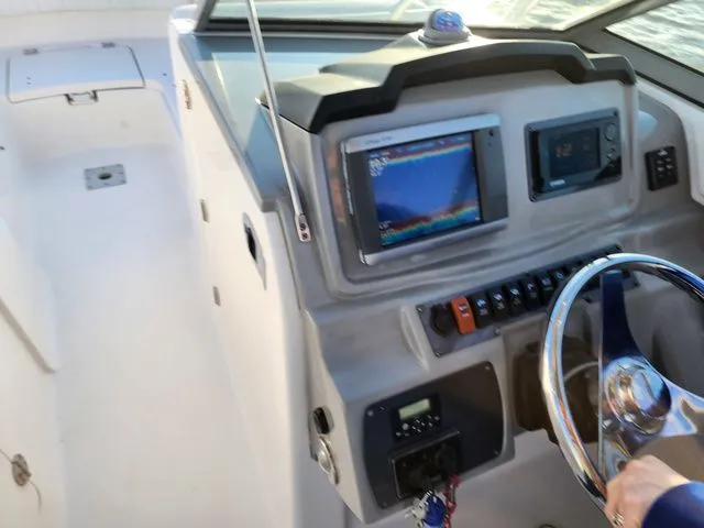 Slide: The Image of Robalo Dual Console R247 2012 - 12