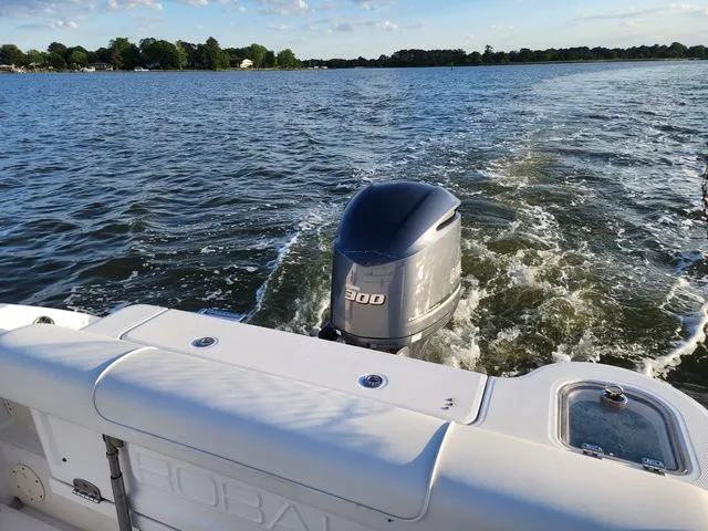 Slide: The Image of Robalo Dual Console R247 2012 - 14