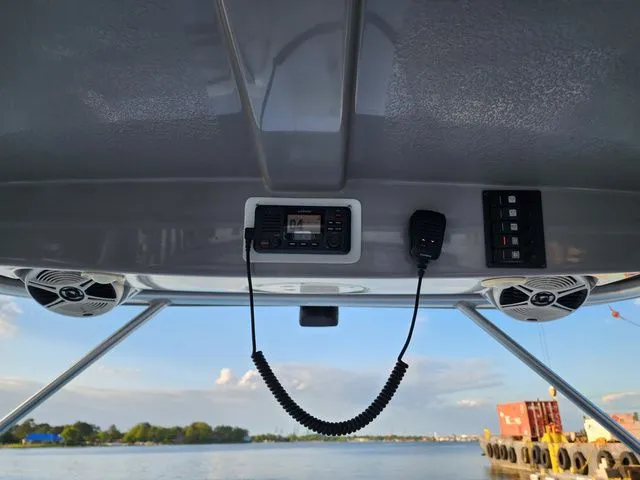 Slide: The Image of Robalo Dual Console R247 2012 - 16