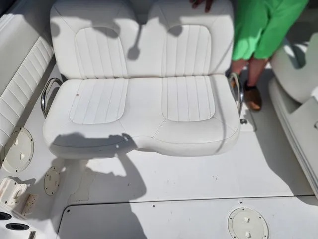 Slide: The Image of Robalo Dual Console R247 2012 - 8