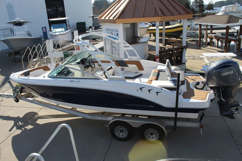 The Image of Chaparral 230 SSI OB 2023 - 0