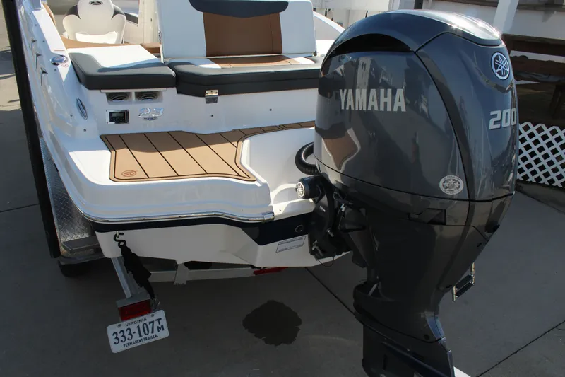 Slide: The Image of Chaparral 230 SSI OB 2023 - 11