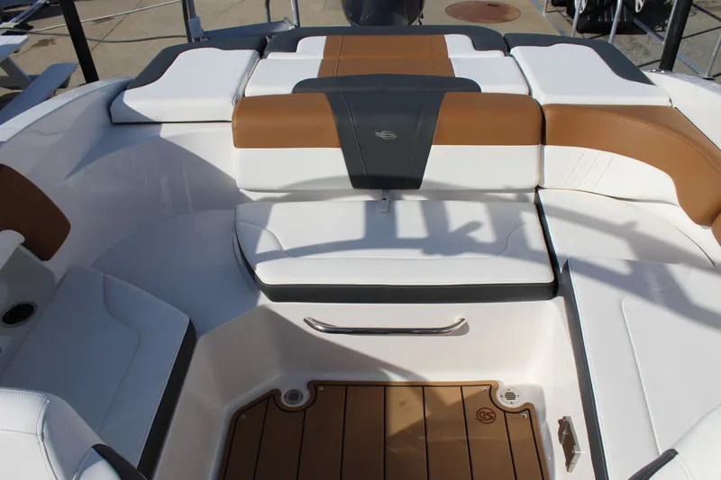 Slide: The Image of Chaparral 230 SSI OB 2023 - 14