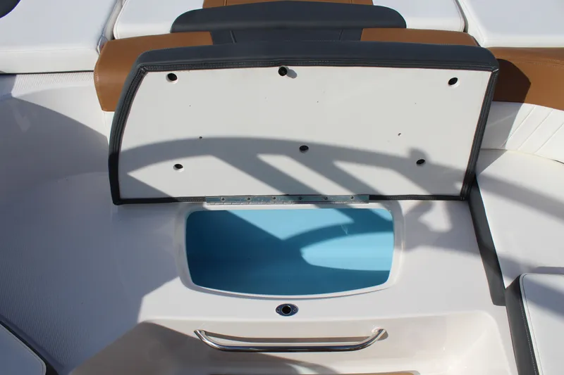 Slide: The Image of Chaparral 230 SSI OB 2023 - 15