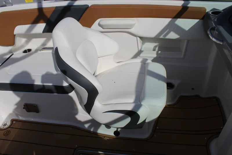 Slide: The Image of Chaparral 230 SSI OB 2023 - 20