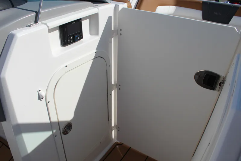 Slide: The Image of Chaparral 230 SSI OB 2023 - 28