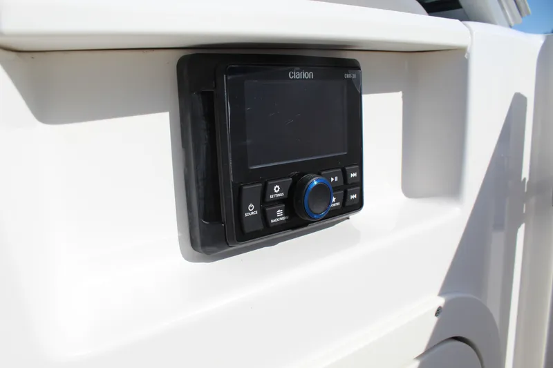 Slide: The Image of Chaparral 230 SSI OB 2023 - 30