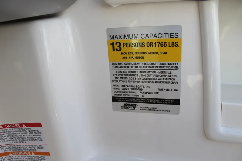 Slide: The Image of Chaparral 230 SSI OB 2023 - 31