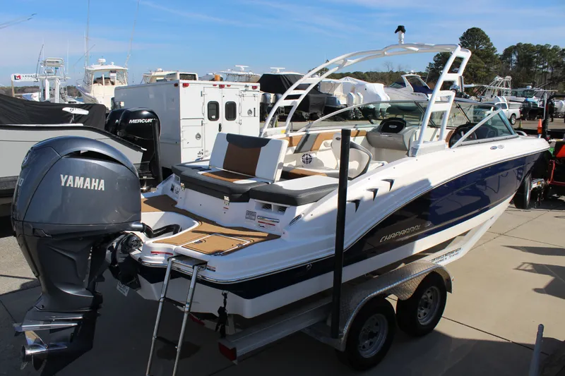 Slide: The Image of Chaparral 230 SSI OB 2023 - 8