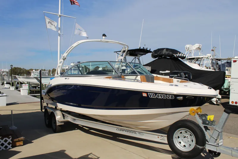 Slide: The Image of Chaparral 230 SSI OB 2023 - 9