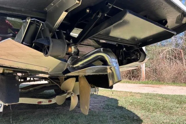 Slide: The Image of 2024 Supra SE 550 boat underside showing propeller and exhaust system. - 18